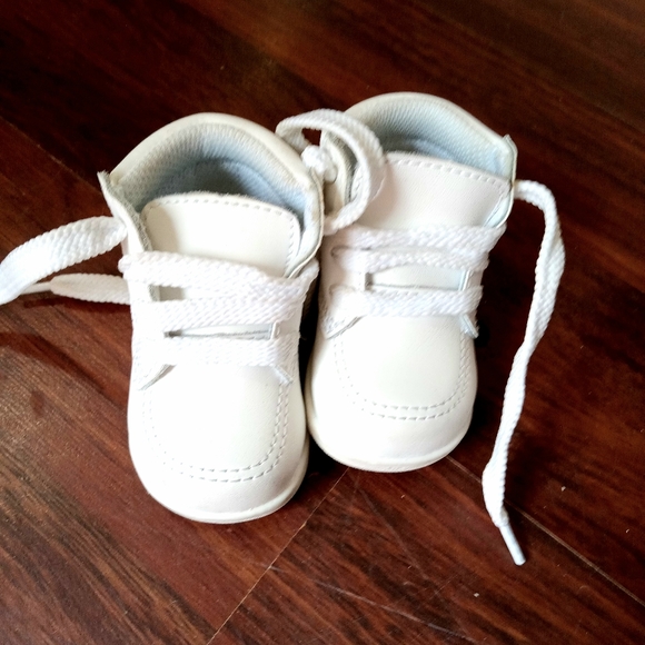 The Shoe Department First Walker Shoes Size 2W - Picture 1 of 4